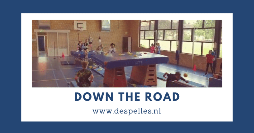 Down the road in de gymles