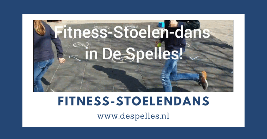 Fitness-Stoelendans in de gymles buiten