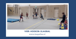 Vier-Hoeken-Slagbal in de gymles